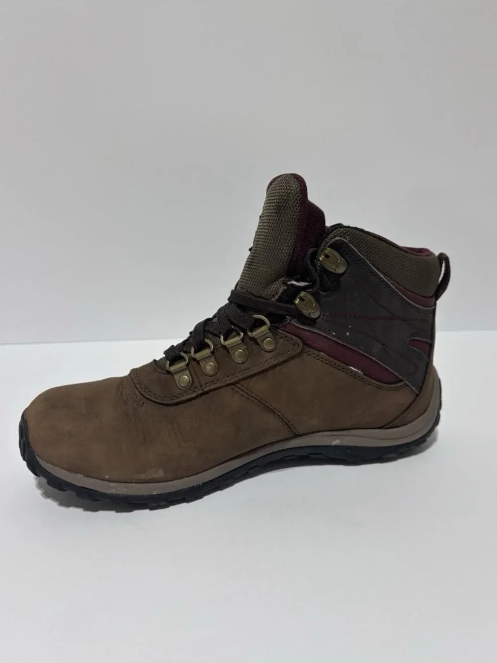 Timberland Women’s Norwood Mid Waterproof Hiking Boots, Size 8 Wide